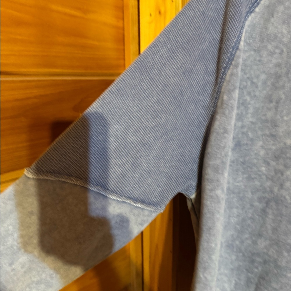Source Unknown Washed Blue Sweatshirt - Picture 7 of 7